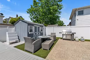 56 New St, Lynbrook, NY 11563 - Photo 16