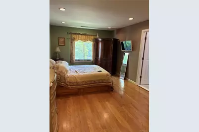 1006 Skyline Drive, Coram, NY 11727 - Photo 22