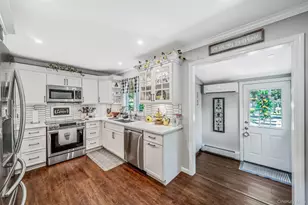 53 Mobrey Ln, Smithtown, NY 11787 - Photo 8