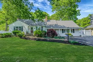 53 Mobrey Ln, Smithtown, NY 11787 - Photo 2