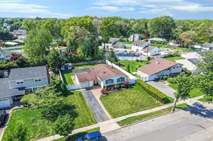 33 Brilner Dr, Smithtown, NY 11787 - Photo 32