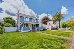 104 Elm St, Sayville, NY 11782 - Photo 2