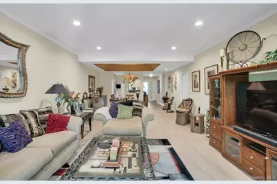 9 Windwatch Drive, Hauppauge, NY 11788 - Photo 20