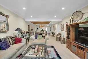 9 Windwatch Dr, Hauppauge, NY 11788 - Photo 20