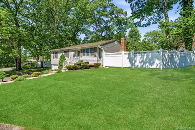 4 Olive Court, Farmingville, NY 11738 - Photo 2