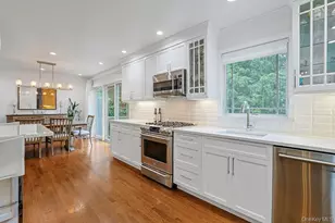 305 Stratton Rd, New Rochelle, NY 10804 - Photo 4
