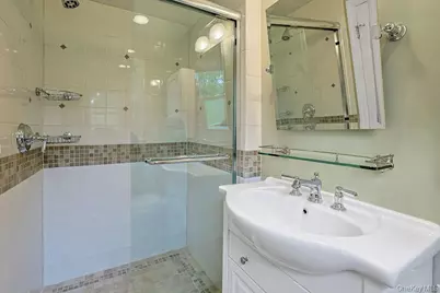 305 Stratton Road, New Rochelle, NY 10804 - Photo 16