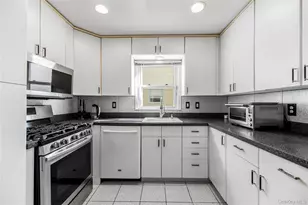 25 Jody Ln, Yonkers, NY 10701 - Photo 12