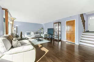 25 Jody Ln, Yonkers, NY 10701 - Photo 4