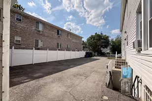 2910 Baisley Ave, Bronx, NY 10461 - Photo 4
