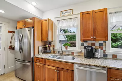 75 Chestnut Avenue, Pelham, NY 10803 - Photo 22