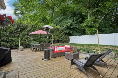 75 Chestnut Avenue, Pelham, NY 10803 - Photo 32