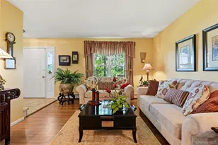 43 Ramblewood Dr, Newburgh, NY 12550 - Photo 6