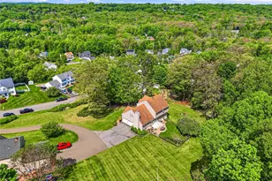 43 Ramblewood Dr, Newburgh, NY 12550 - Photo 2