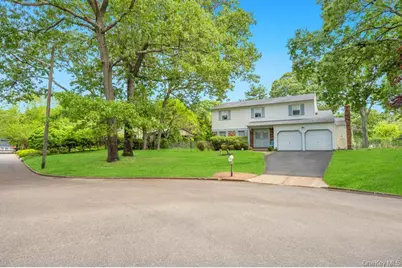 32 Chatham Woods Drive, Centereach, NY 11720 - Photo 2