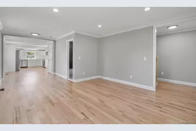 7600 Main Road #Unit 1, East Marion, NY 11939 - Photo 6