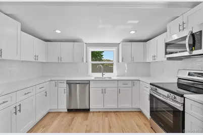 7600 Main Road #Unit 1, East Marion, NY 11939 - Photo 4