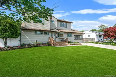 11 Windsor Street, Islip, NY 11751 - Photo 2