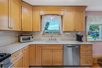 11 Windsor Street, Islip, NY 11751 - Photo 16