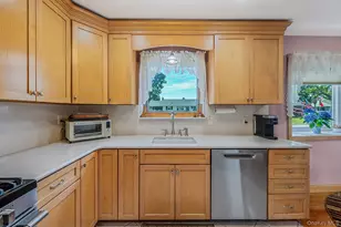 11 Windsor St, Islip, NY 11751 - Photo 16