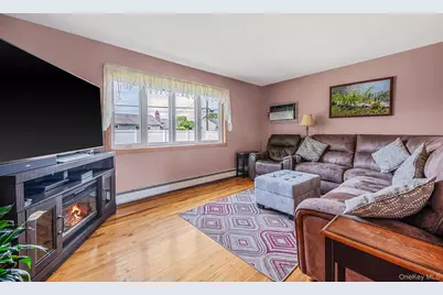 11 Windsor Street, Islip, NY 11751 - Photo 10