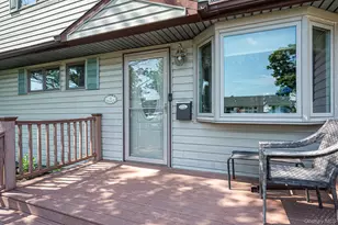 11 Windsor St, Islip, NY 11751 - Photo 4