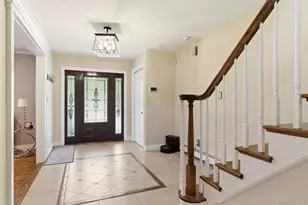 60 Tulipwood Dr, Commack, NY 11725 - Photo 2