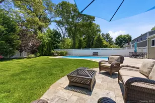 60 Tulipwood Dr, Commack, NY 11725 - Photo 32