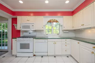 11 Wheeler Pl E, West Nyack, NY 10994 - Photo 10