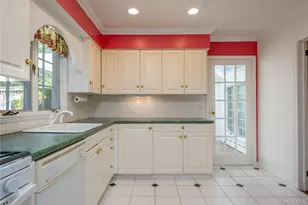 11 Wheeler Pl E, West Nyack, NY 10994 - Photo 12
