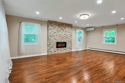 40 Seabrook Lane, Stony Brook, NY 11790 - Photo 2