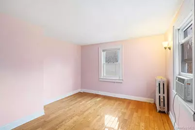 43 Van Nostrand Avenue, Great Neck, NY 11024 - Photo 16