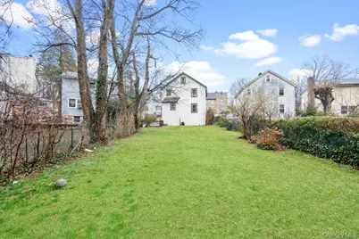 43 Van Nostrand Avenue, Great Neck, NY 11024 - Photo 22