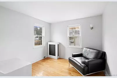 43 Van Nostrand Avenue, Great Neck, NY 11024 - Photo 18