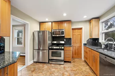 43 Van Nostrand Avenue, Great Neck, NY 11024 - Photo 8