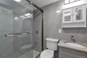 27-09 Utopia Pkwy, Flushing, NY 11358 - Photo 14
