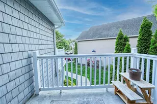 402 O'Keefe Ct, Oakdale, NY 11769 - Photo 10