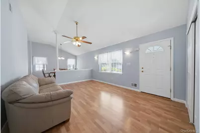40 Willow Court, Manorville, NY 11949 - Photo 2