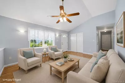 40 Willow Court, Manorville, NY 11949 - Photo 4