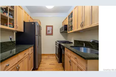 55 Lenox Road #1 F, Rockville Centre, NY 11570 - Photo 8