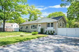 231 Maple St, Medford, NY 11763 - Photo 2