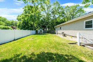 231 Maple St, Medford, NY 11763 - Photo 24