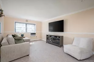 25 Elizabeth St, Farmingdale, NY 11735 - Photo 6