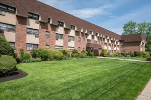 25 Elizabeth St, Farmingdale, NY 11735 - Photo 2