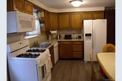 43 Washington Heights Street, Selden, NY 11784 - Photo 14