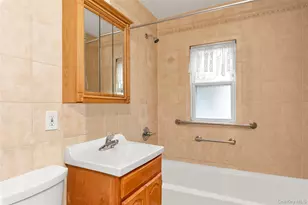3250 Country Club Rd, Bronx, NY 10465 - Photo 10