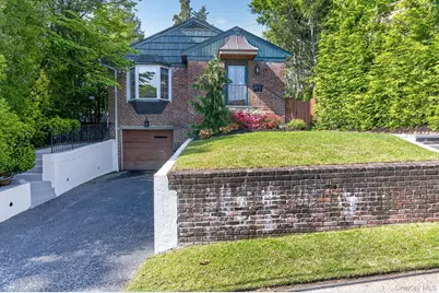 16 Warwick Place, Port Washington, NY 11050 - Photo 1