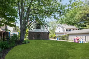84 Allenwood Rd, Great Neck, NY 11023 - Photo 26