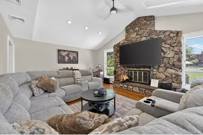 4 Cropley Court, Melville, NY 11747 - Photo 14