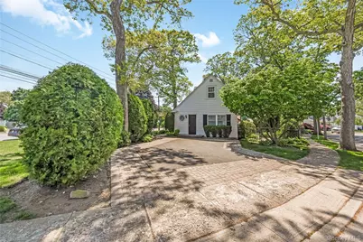 215 Melville Road, Farmingdale, NY 11735 - Photo 22